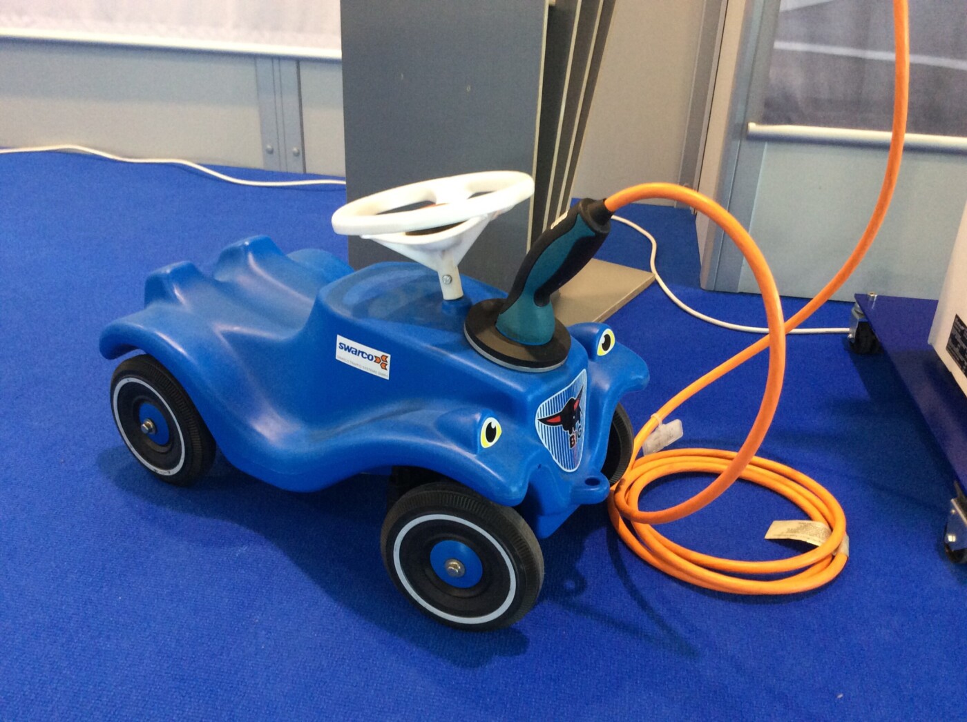 Auf der Messe für Elektromobilität