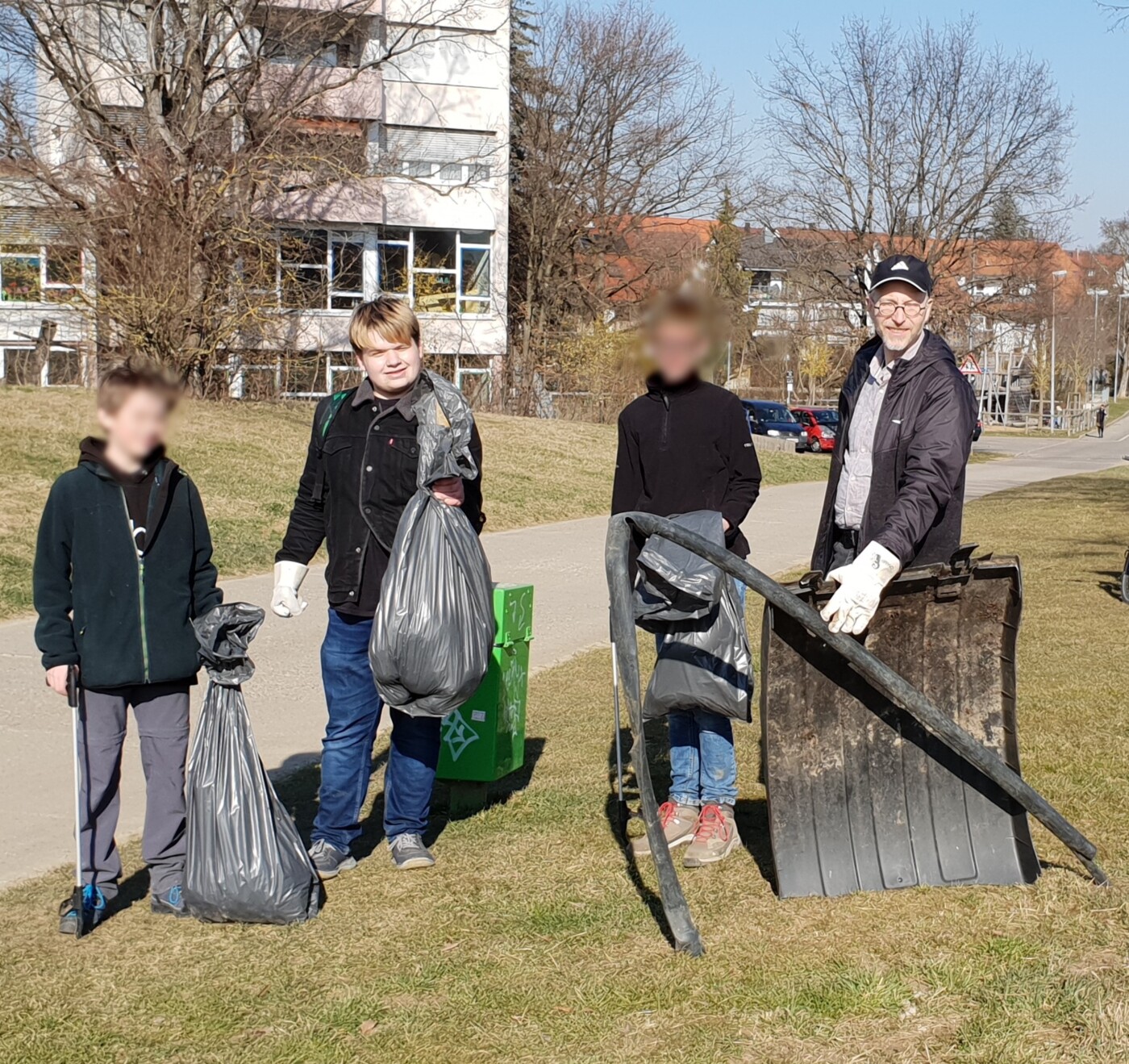 Gemeinsames Müllsammeln