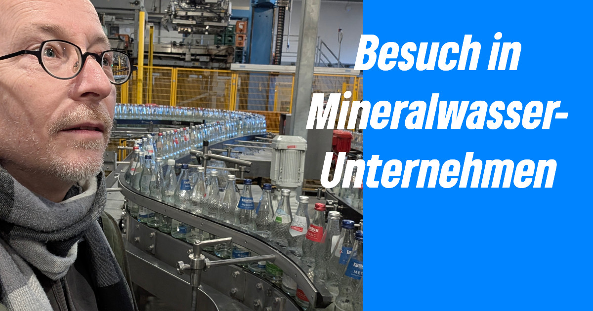 Mineralwasser in Glasflaschen für die Region